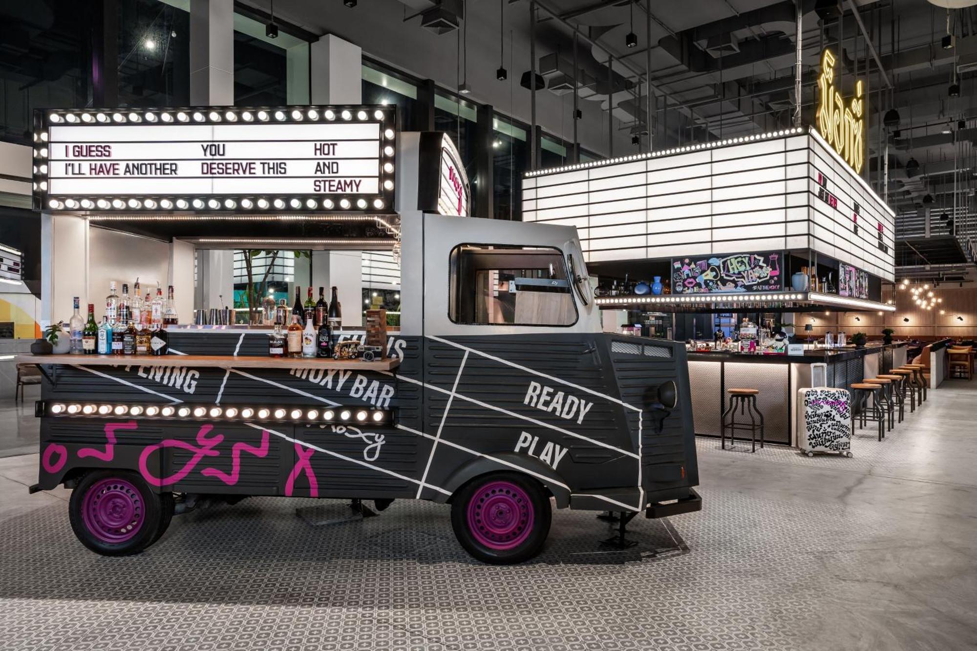 Moxy Bangkok Ratchaprasong Hotell Exteriör bild