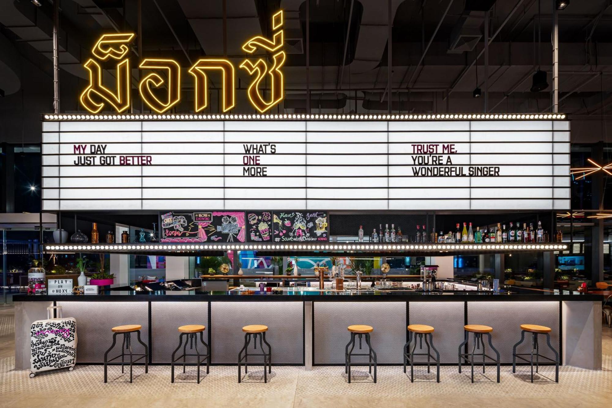 Moxy Bangkok Ratchaprasong Hotell Exteriör bild